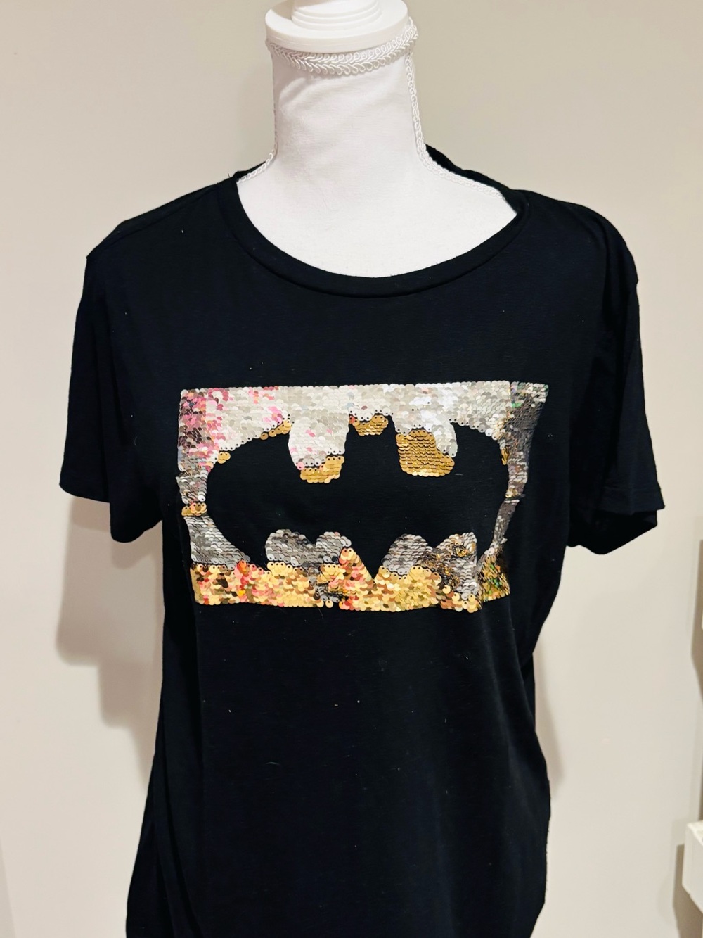 DC Comics Batman L Black Flip Sequin Logo Graphic Tee Shirt
